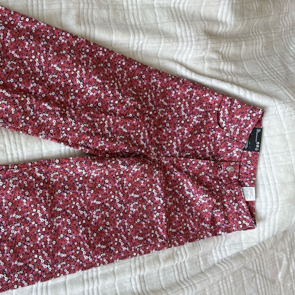 US size 2 pink floral jeans from H&M - Picture 1 of 4